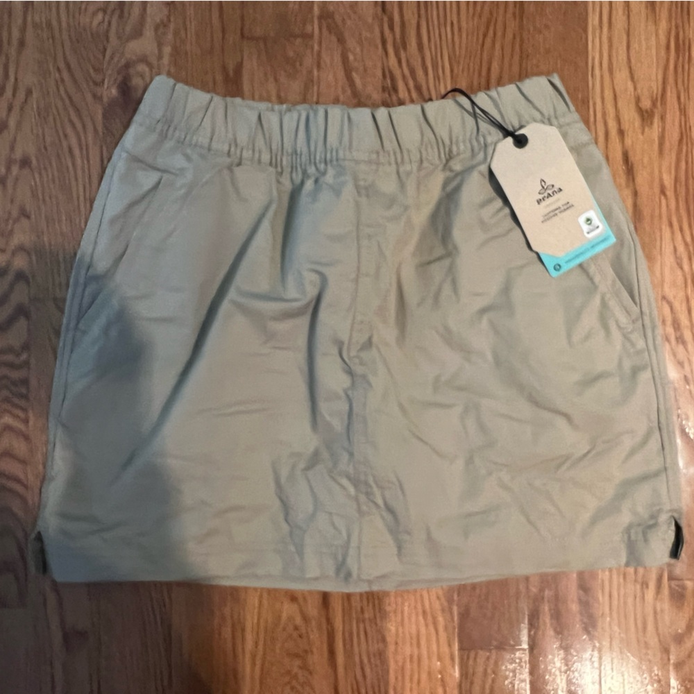 PRANA TAN double peak skort size 4 NEW